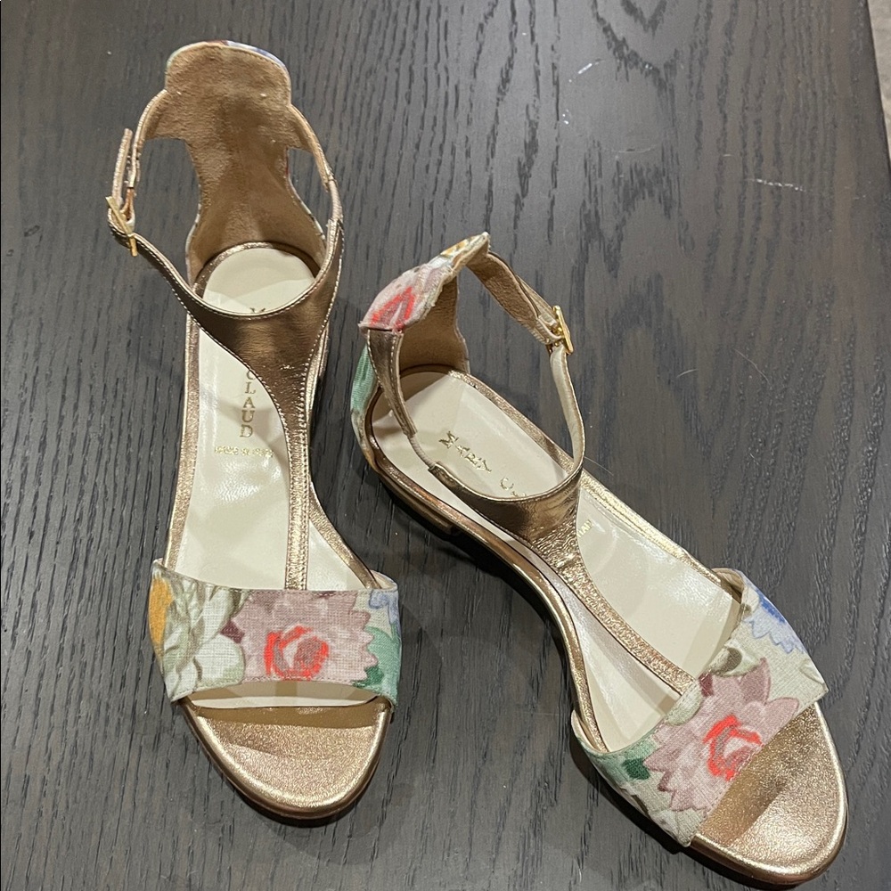 Mary Claud New Women's Floral Metallic T-Strap Sandals - Rose Gold